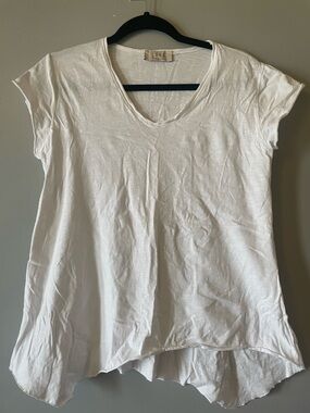 Saga Made In Italy White Cotton V-Neck Women’s Short Sleeve Asymmetrical Top